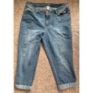 American Eagle Capri Jeans